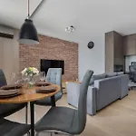 Spacious With Air Conditioning And Two Parking Spaces By Renters