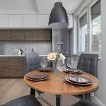 Spacious With Air Conditioning And Two Parking Spaces By Renters *