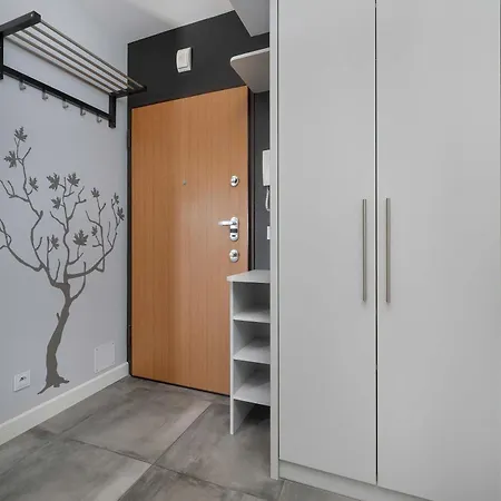 Spacious With Air Conditioning And Two Parking Spaces By Renters דירה ורוצלב