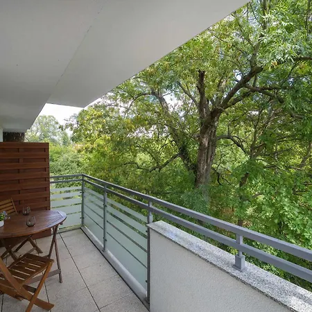 Spacious With Air Conditioning And Two Parking Spaces By Renters דירה