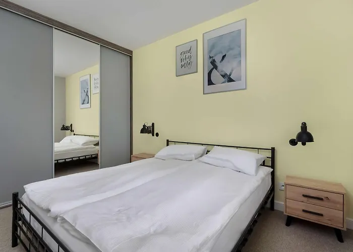 Spacious With Air Conditioning And Two Parking Spaces By Renters