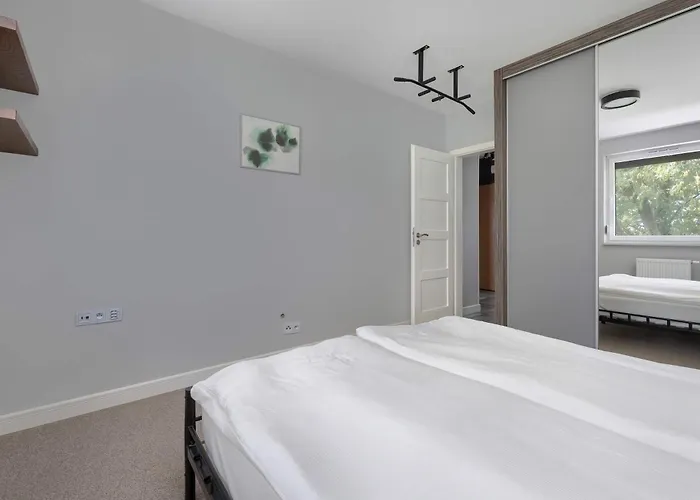 Spacious With Air Conditioning And Two Parking Spaces By Renters Apartment Breslau