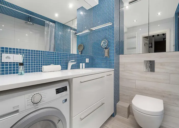 Spacious With Air Conditioning And Two Parking Spaces By Renters Apartment *