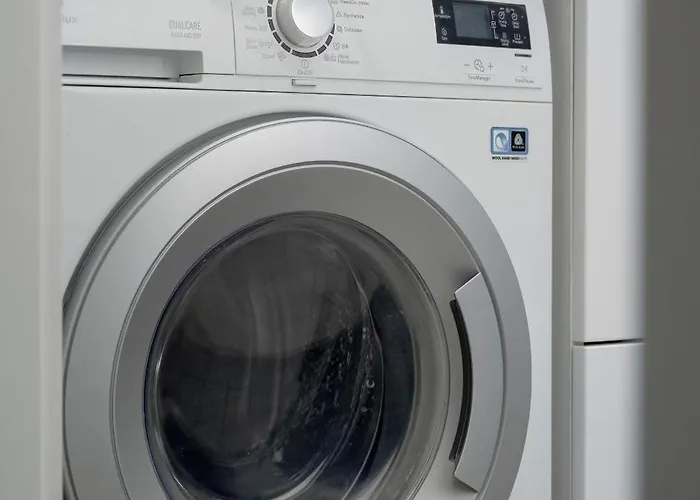 Spacious With Air Conditioning And Two Parking Spaces By Renters