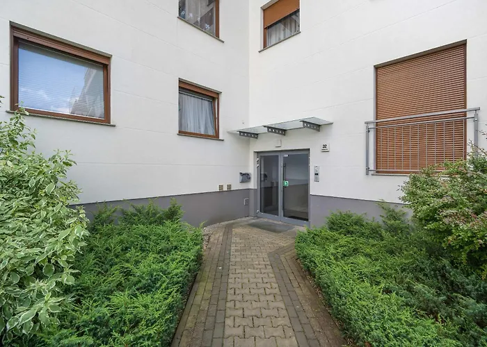 Spacious With Air Conditioning And Two Parking Spaces By Renters