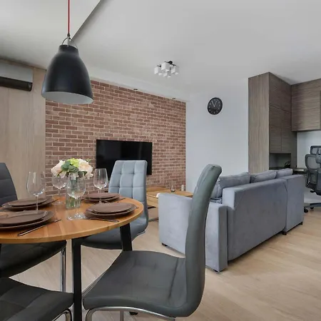 Spacious With Air Conditioning And Two Parking Spaces By Renters