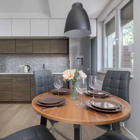 Spacious With Air Conditioning And Two Parking Spaces By Renters *