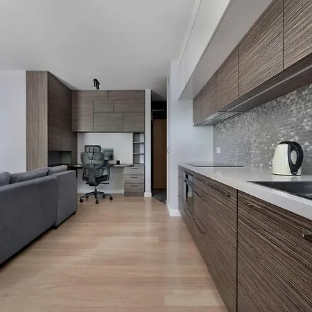 Spacious With Air Conditioning And Two Parking Spaces By Renters