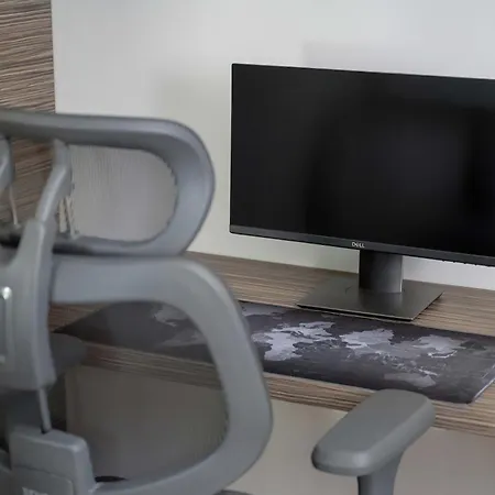 Spacious With Air Conditioning And Two Parking Spaces By Renters Apartman