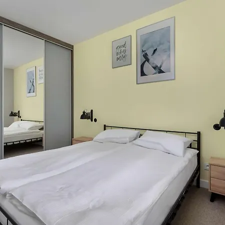 Spacious With Air Conditioning And Two Parking Spaces By Renters