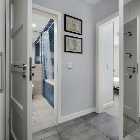 Spacious With Air Conditioning And Two Parking Spaces By Renters * 弗罗茨瓦夫