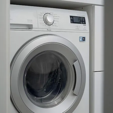 Spacious With Air Conditioning And Two Parking Spaces By Renters