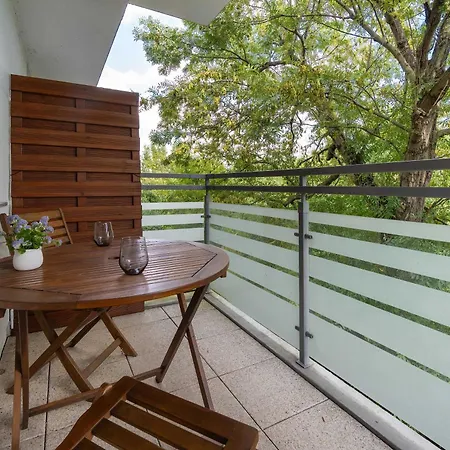 Spacious With Air Conditioning And Two Parking Spaces By Renters *